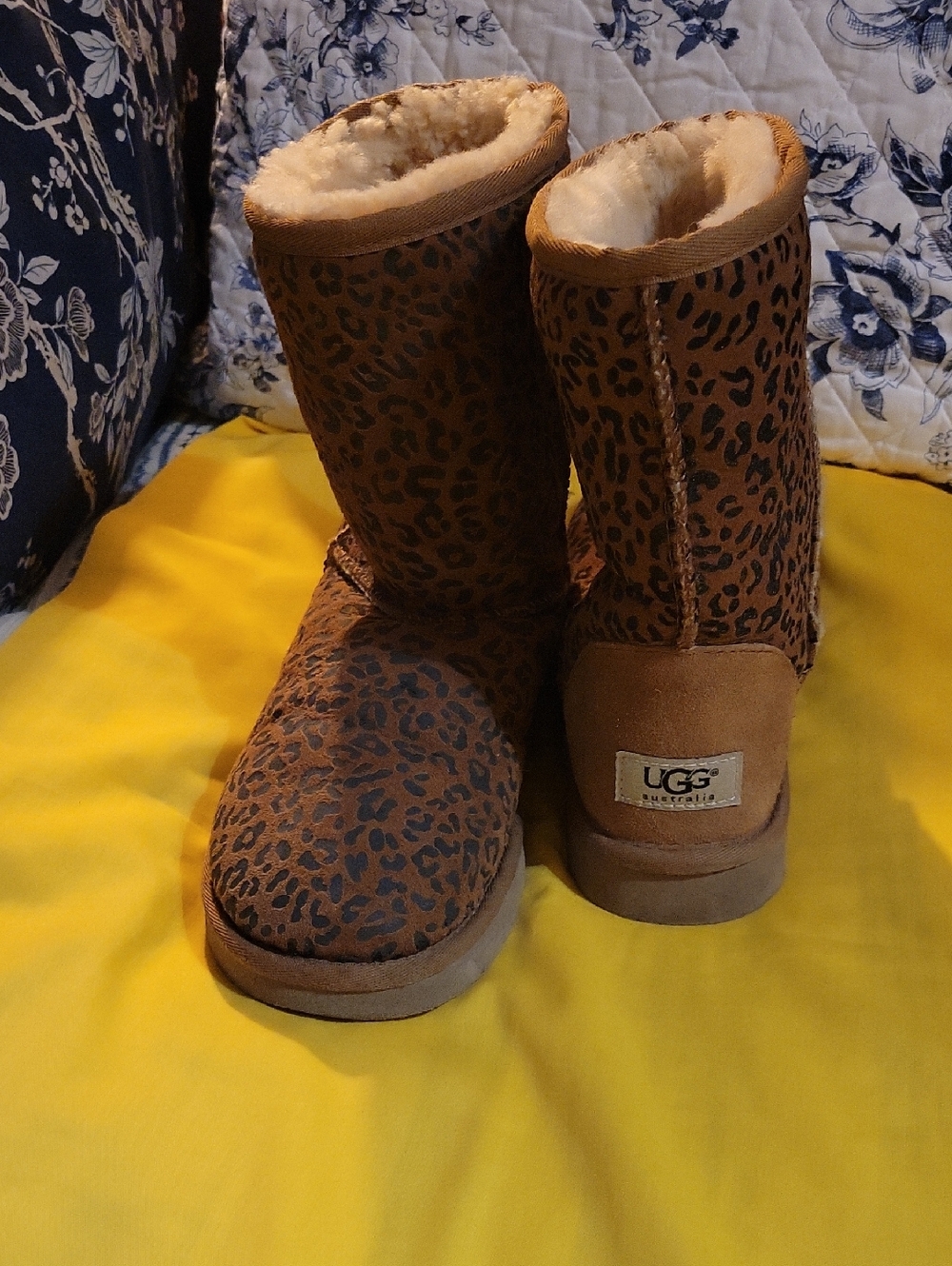 UGG Cheetah print boots w sheepskin lining, Size7